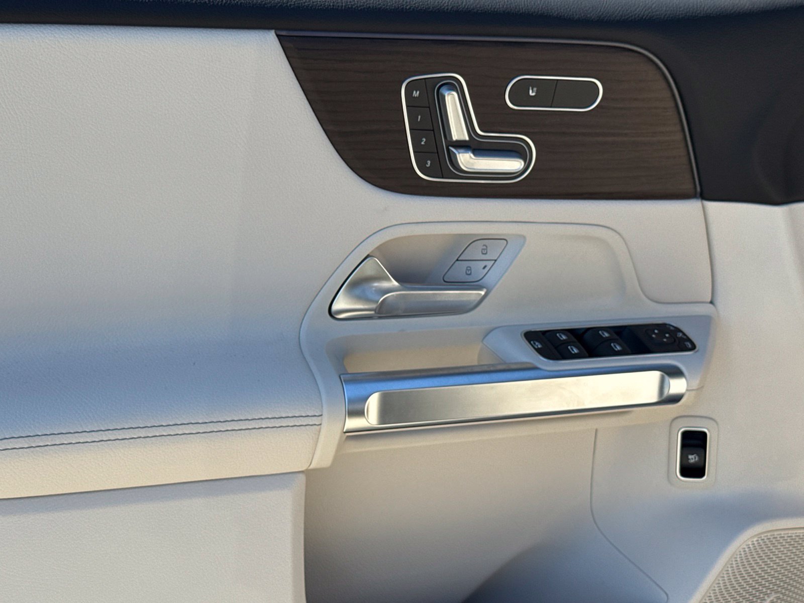 New 2026 Mercedes-Benz GLB 250 image 15