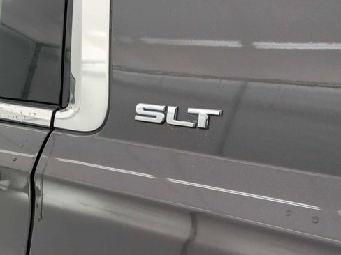 Used 2017 GMC Yukon XL SLT image 11