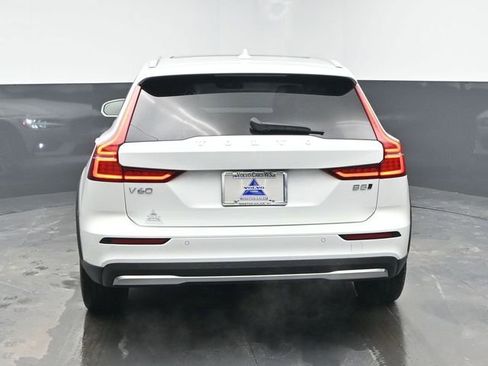 Certified 2025 Volvo V60 B5 Cross Country Plus image 7