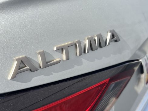 Used 2024 Nissan Altima 2.5 SV FWD image 3