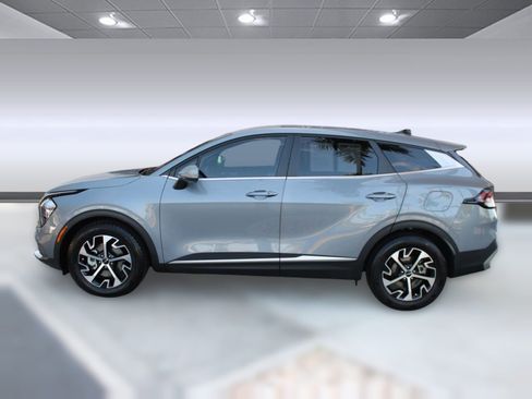Used 2023 Kia Sportage EX image 2