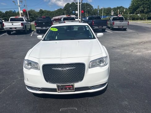 Used 2015 Chrysler 300 Limited w/ Driver Convenience Group RWD image 8