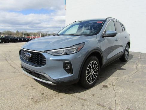 Used 2025 Ford Escape SE w/ PHEV Premium Package FWD image 35