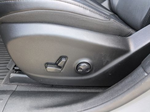 Used 2022 Jeep Cherokee Latitude Lux w/ Mopar Interior Package image 8
