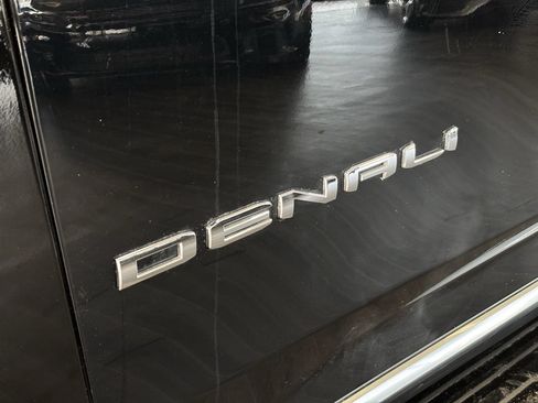 Used 2023 GMC Yukon XL Denali AWD/4WD image 8