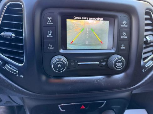 Used 2018 Jeep Compass Latitude AWD/4WD image 21