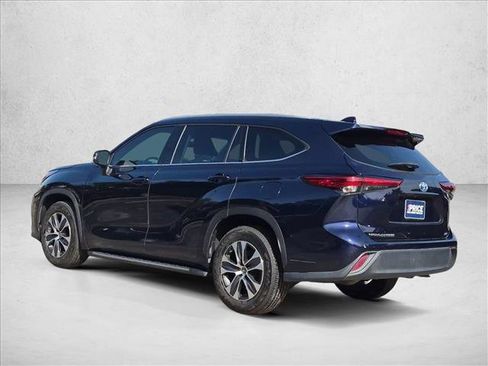 Used 2022 Toyota Highlander XLE FWD image 7