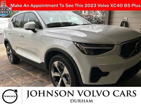 Used 2023 Volvo XC40 B5 Plus w/ Driver Assist Package AWD/4WD image 2