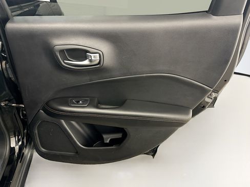 Used 2018 Jeep Compass Limited AWD/4WD image 31
