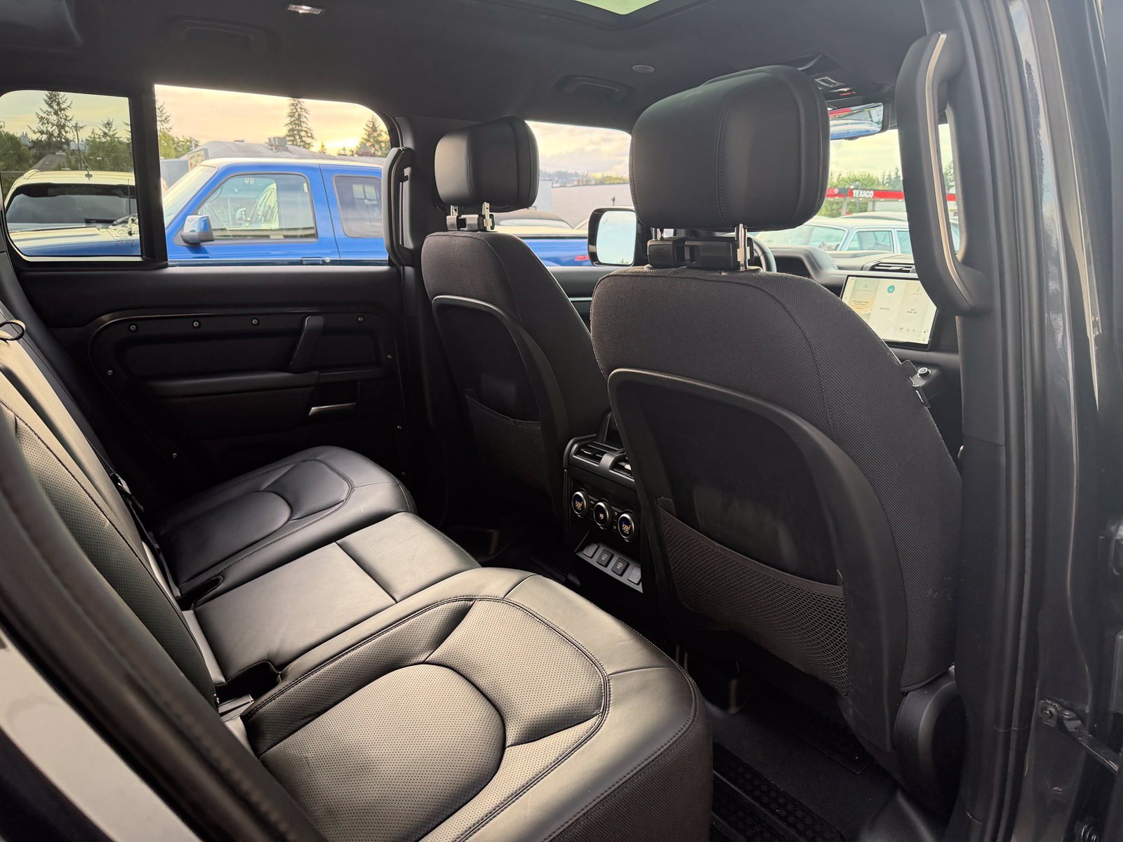 Used 2025 Land Rover Defender 110 V8 AWD/4WD image 20