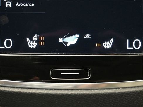 Used 2022 Volvo XC90 T6 Momentum w/ Climate Package image 21