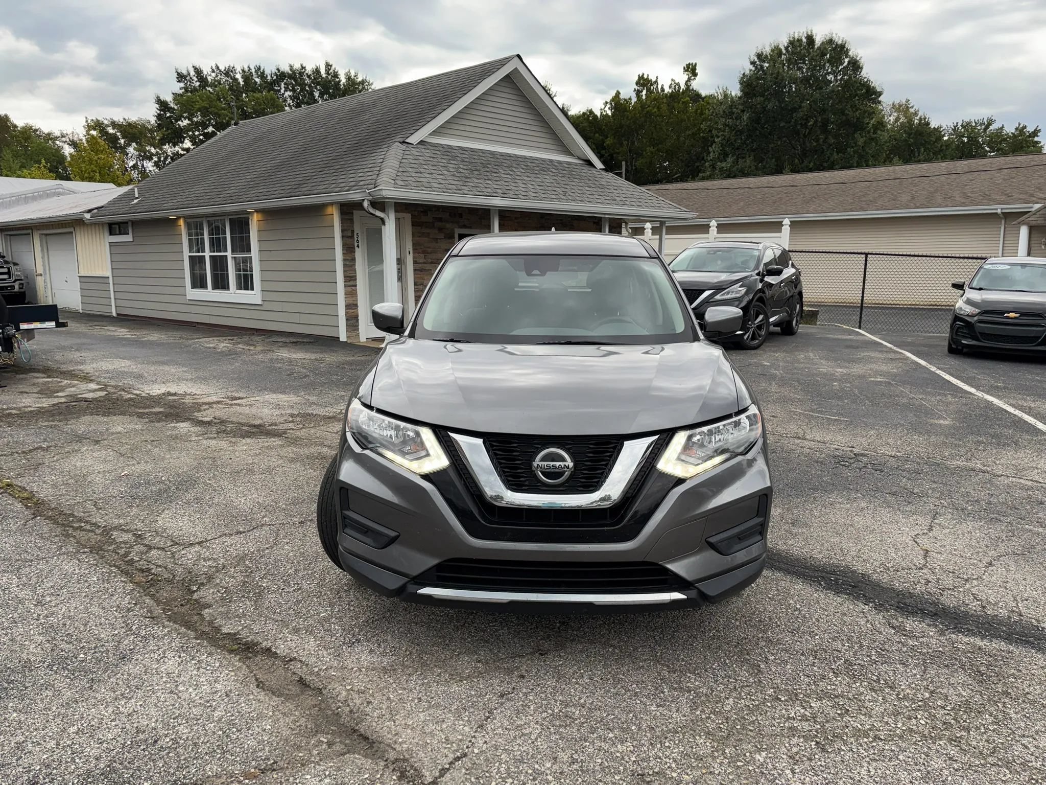 Used 2020 Nissan Rogue S FWD image 3