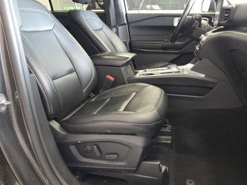 Used 2020 Ford Explorer XLT w/ Equipment Group 202A AWD/4WD image 4