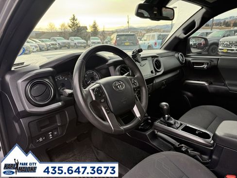 Used 2019 Toyota Tacoma TRD Sport image 11