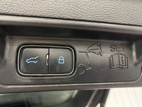 Used 2021 Ford Explorer XLT image 14