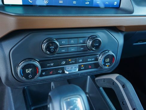 Used 2024 Ford Bronco Outer Banks image 16