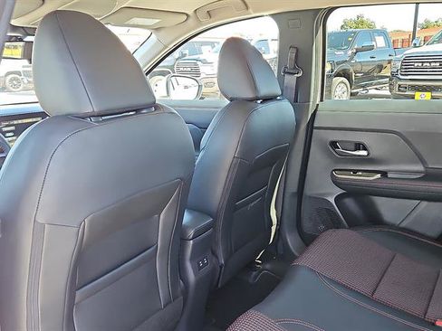 Used 2025 Nissan Kicks SR image 9