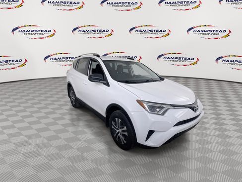 Used 2016 Toyota RAV4 LE AWD/4WD image 2