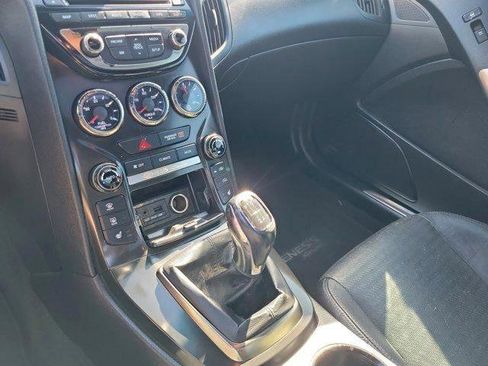 Used 2013 Hyundai Genesis 3.8 RWD image 32