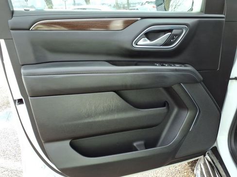 Used 2022 GMC Yukon SLE w/ Gmc Pro Safety Plus Package AWD/4WD image 13