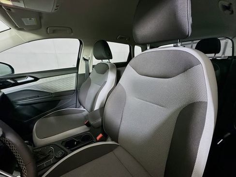 Certified 2024 Volkswagen Taos S image 21