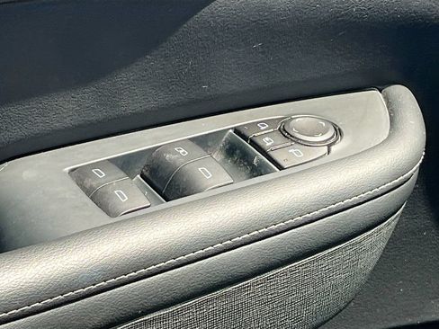 Used 2025 Buick Enclave Preferred FWD image 18