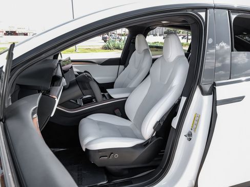 Used 2024 Tesla Model X AWD/4WD image 28