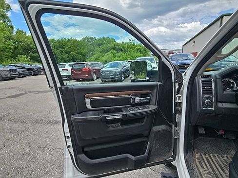Used 2017 RAM 1500 Laramie AWD/4WD image 18