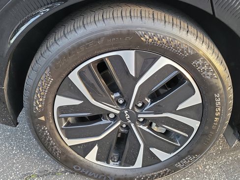 Used 2024 Kia EV6 Wind image 24