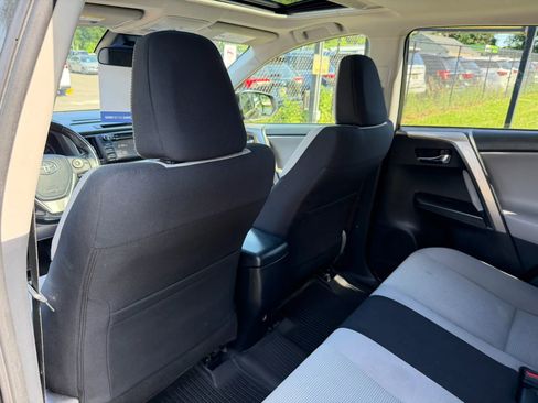 Used 2018 Toyota RAV4 XLE AWD/4WD image 18