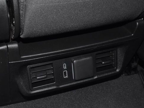 Used 2025 Chevrolet Silverado 1500 LT image 31