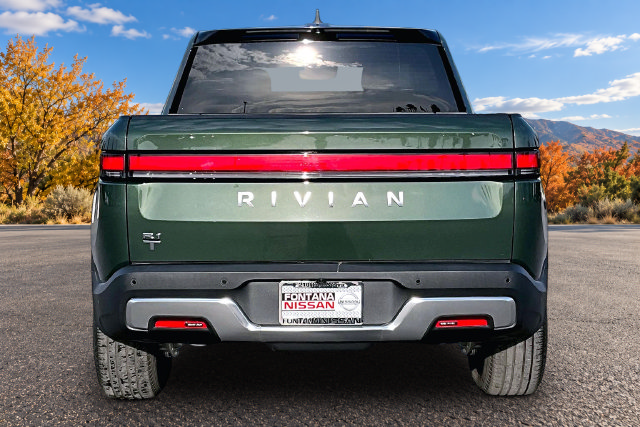 Used 2023 Rivian R1T Adventure Dual AWD/4WD image 5