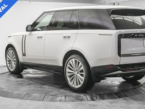 Used 2025 Land Rover Range Rover SE image 5
