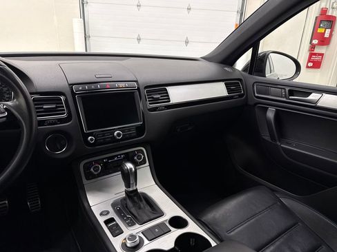 Used 2017 Volkswagen Touareg V6 image 15