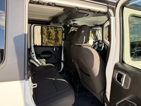 Used 2023 Jeep Wrangler Willys image 13