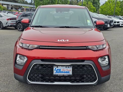 Used 2022 Kia Soul LX w/ Technology Package FWD image 2
