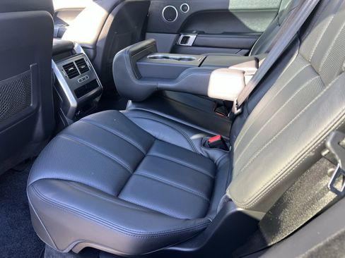 Used 2017 Land Rover Range Rover Sport SE image 33