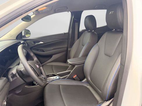 Used 2025 Buick Encore GX Sport Touring FWD image 10