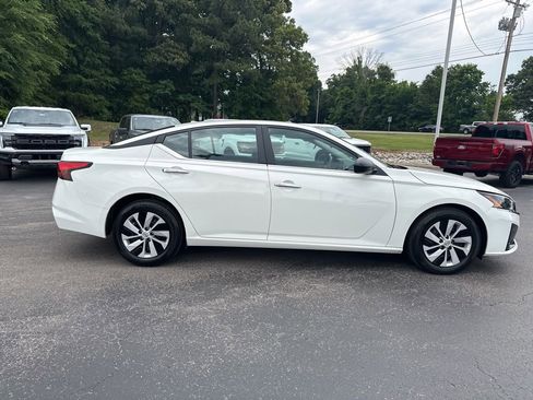 Used 2025 Nissan Altima 2.5 S FWD image 2