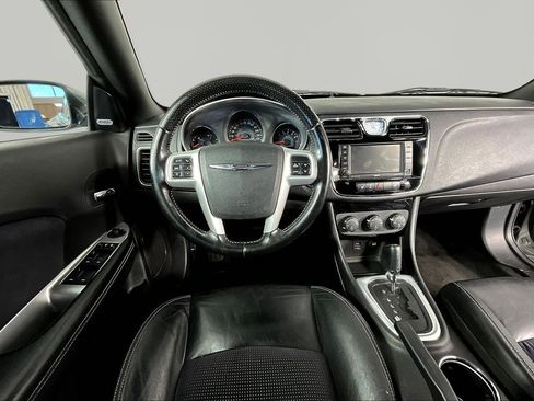 Used 2011 Chrysler 200 S FWD image 8