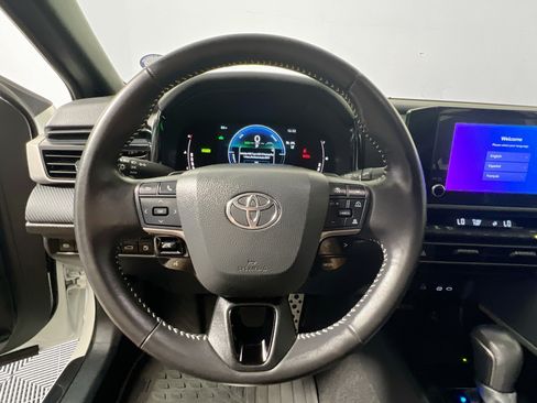 Used 2025 Toyota Camry SE FWD image 17