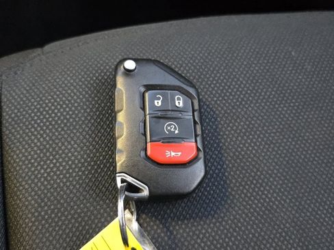 Used 2018 Jeep Wrangler Unlimited Sport S image 32