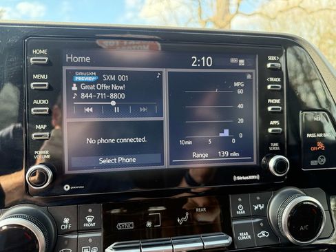 Used 2020 Toyota Highlander L image 19