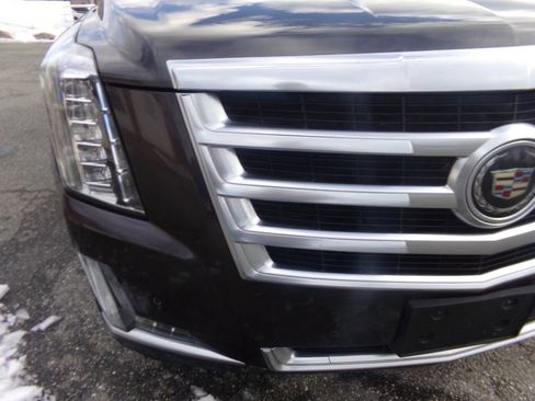 Used 2015 Cadillac Escalade ESV Premium image 4