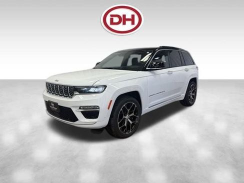 New 2025 Jeep Grand Cherokee Summit image 15