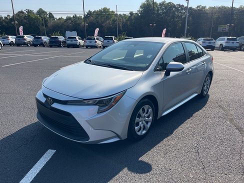 Used 2024 Toyota Corolla LE image 3