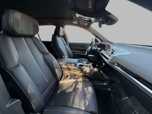 Used 2026 Cadillac Vistiq Luxury w/ LPO, Floor Liner Package AWD/4WD image 14
