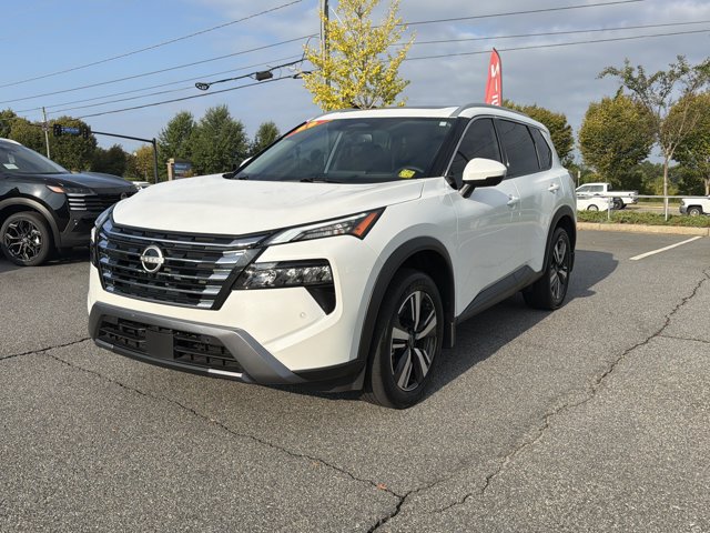 Certified 2025 Nissan Rogue SL w/ Tech Package FWD image 9
