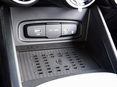 New 2025 Hyundai Venue Limited image 34