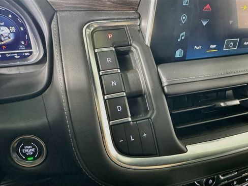 Used 2023 Chevrolet Tahoe Z71 w/ Luxury Package AWD/4WD image 17